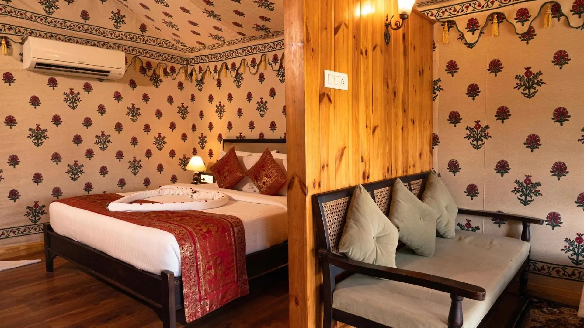 Om Vilas Benares, Varanasi