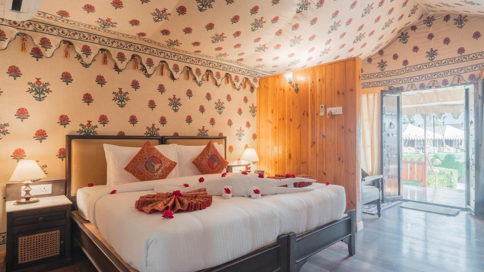 ***** Resort Om Vilas Benares, Varanasi India